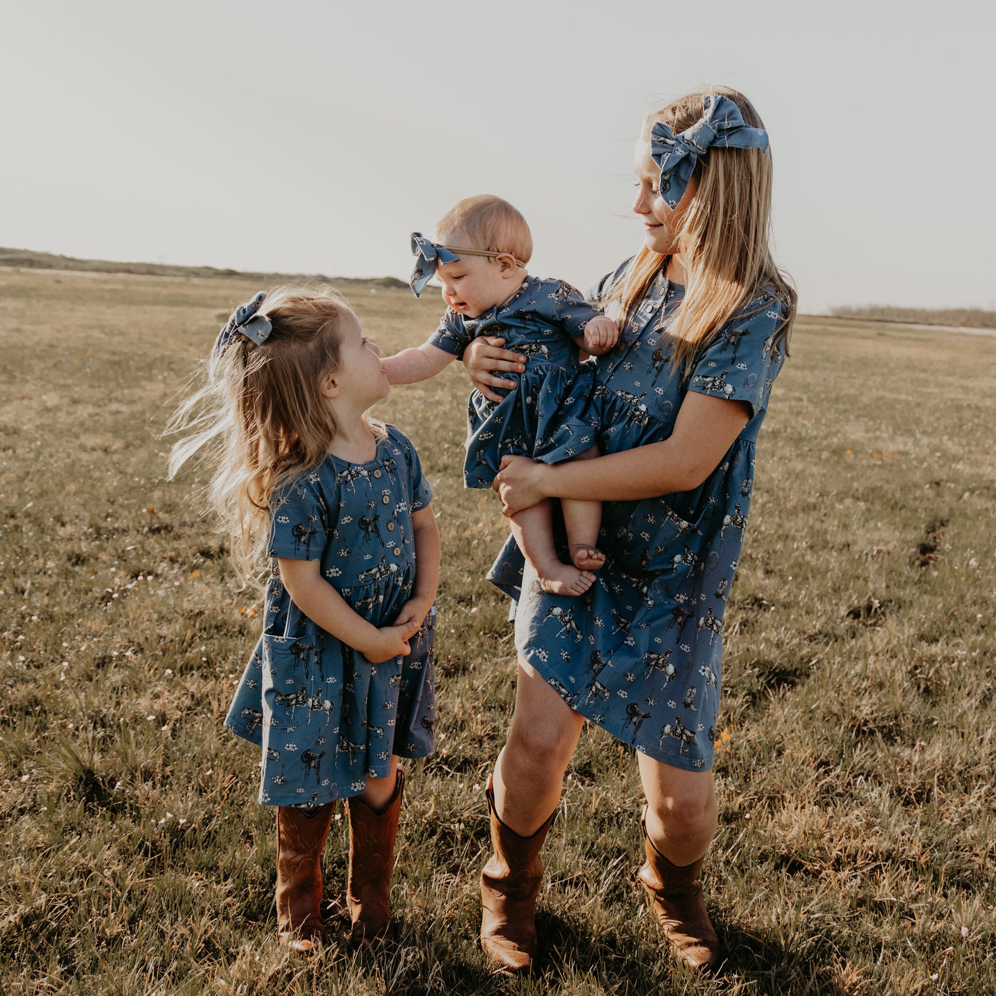 Cowgirl Blues Cotton Dress with Pockets / Matching Bow 10/12 Cowgirl Blues Cotton Dress with Pockets / Matching Bow 10/12